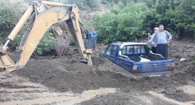 Adana'da sağanak nedeniyle toprak kayması yaşandı