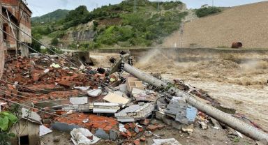 Bartın'da evlerini yıkan selden 20 dakikayla kurtuldular