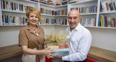 Başkan Soyer’e kütüphane teşekkürü