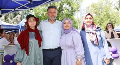 Bayraklı’nın üreten kadınları el emeklerini sergiledi
