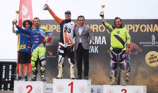Bergama'daki yarışlar nefes kesti
