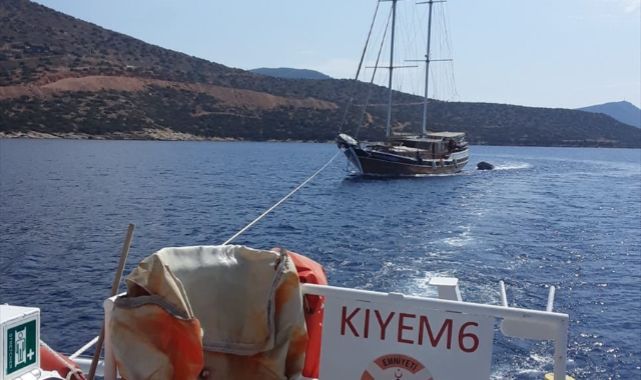 Bodrum açıklarında arızalanan tekne kurtarıldı