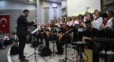 Bornova’da sağlık emekçileri anısına konser