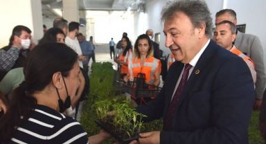 Bornovalılara ücretsiz meyve fidanı