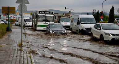 Eskişehir'de dolu ve sağanak yağış etkili oldu
