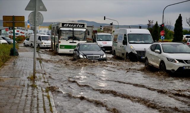 Eskişehir'de dolu ve sağanak yağış etkili oldu