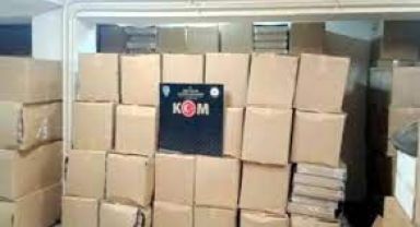 İzmir'de kamyonda 3 milyon 87 bin kaçak sigara ele geçirildi