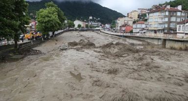 Kastamonu'da sağanak nedeniyle taşan çay su baskınlarına neden oldu