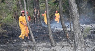 Marmaris'teki yangına müdahale ediliyor