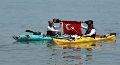 'Milli Mücadele Yolu'nu kanoyla geçen sporcular Sakarya'da mola verdi