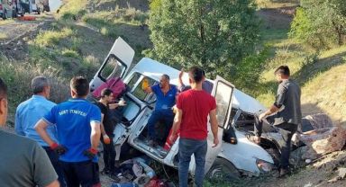Siirt'te şarampole devrilen minibüsteki 4 kişi öldü, 6 kişi yaralandı
