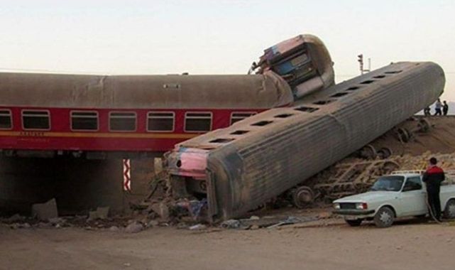 Tren Raydan Çıktı 17 Kişi Öldü
