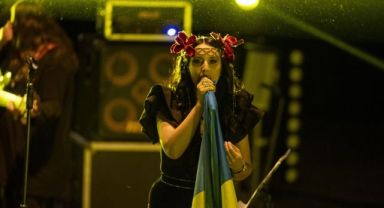 Ünlü yıldız Ukraynalı savaş mağduru çocuklar için konser verdi