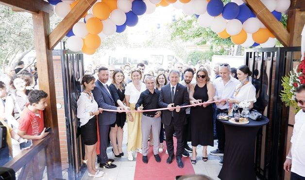 Ünlüler Çok Özel Açılışta Buluştu