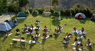 Yoga festivali Bornova Macera Parkı'nda başladı