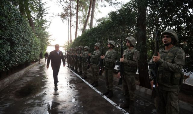 Bakan Akar ve TSK Komuta Kademesi Süleyman Şah Türbesi'ni Ziyaret Etti