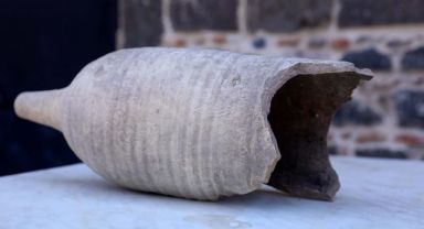 Diyarbakır'daki tarihi Surlarda Yaklaşık 1700 Yıllık Amfora Bulundu