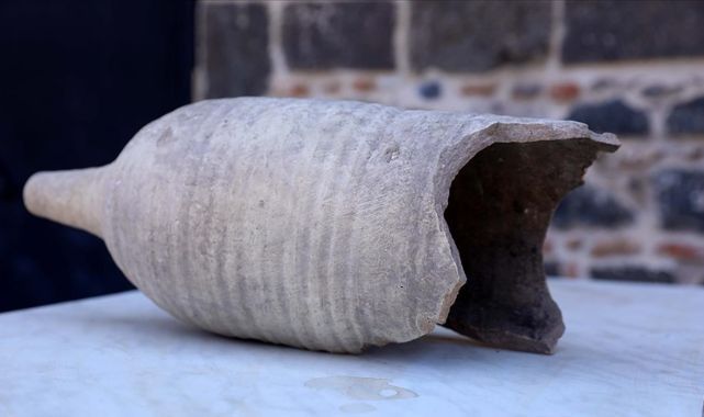 Diyarbakır'daki tarihi Surlarda Yaklaşık 1700 Yıllık Amfora Bulundu