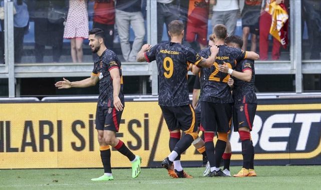 Galatasaray, Hazırlık Maçında Fiorentina'yı 2-1 Mağlup Etti