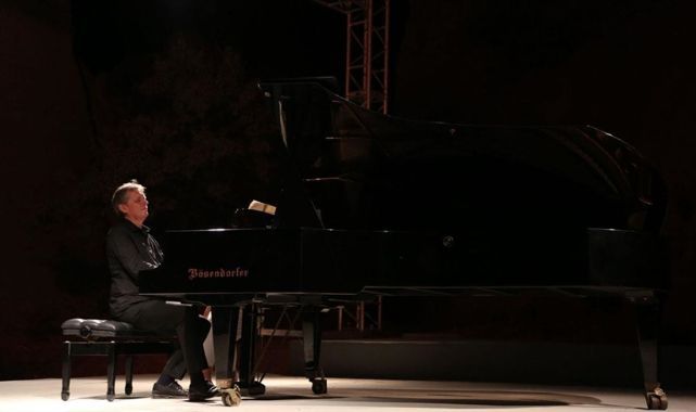 19. Uluslararası Gümüşlük Müzik Festivali'nde İngiliz Piyanistler Konser Verdi