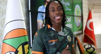 Alanyaspor, Fransız Oyuncu Arnaud Lusamba'yı Renklerine Bağladı