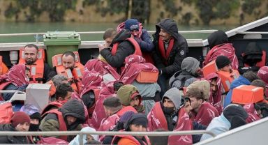 Bu Yıl 20 Binden Fazla Düzensiz Göçmen Totlarla Manş Denizi'ni Geçti