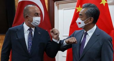 Çavuşoğlu, Mevkidaşı Vang İle Görüştü