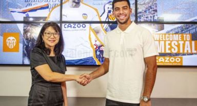 Cenk Özkacar Valencia'ya Transfer Oldu