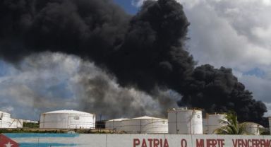 Küba'da Limandaki Petrol Depolama Tesislerindeki Yangın Kontrol Altına Alındı