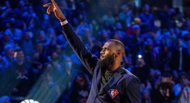 LeBron James, Büyük Hayaline Yaklaştı