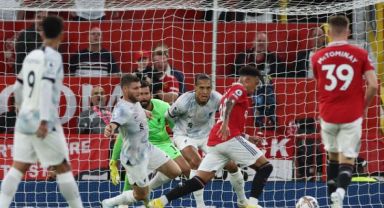 Manchester United, Liverpool'u Yıktı