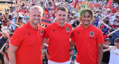 Nice Kasper Schmeichel'ı Transfer Etti