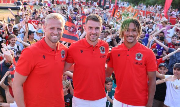 Nice Kasper Schmeichel'ı Transfer Etti