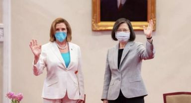 Pelosi Tayvan'dan Ayrıldı