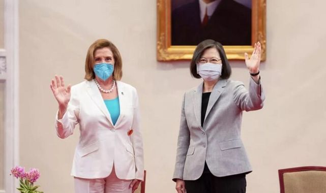 Pelosi Tayvan'dan Ayrıldı