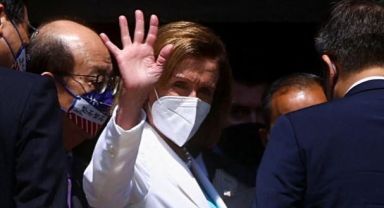 Pelosi Tayvan Parlamentosu'nu Ziyaret Etti