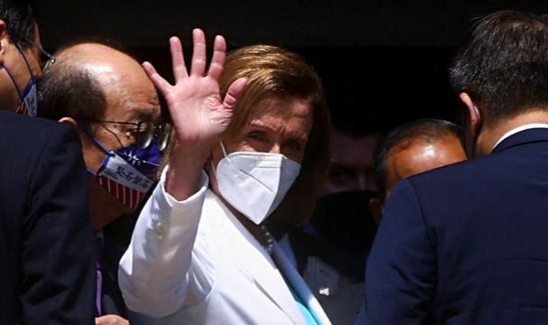 Pelosi Tayvan Parlamentosu'nu Ziyaret Etti