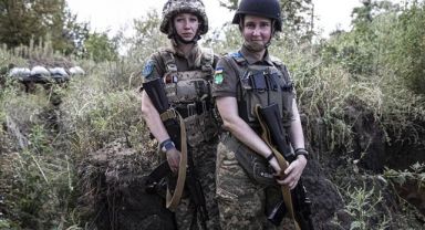 Ukrayna'da Kadın Askerler de Ön Cephede Savaşıyor