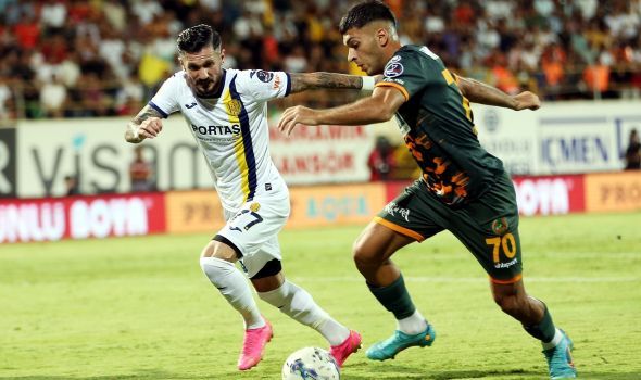 Alanyaspor Nefes Aldı