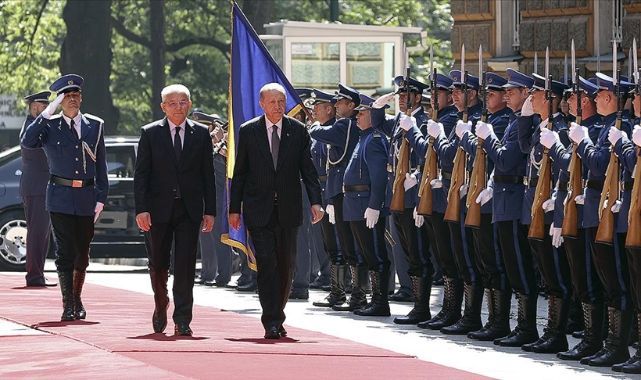 Erdoğan Bosna Hersek'te Resmi Törenle Karşılandı
