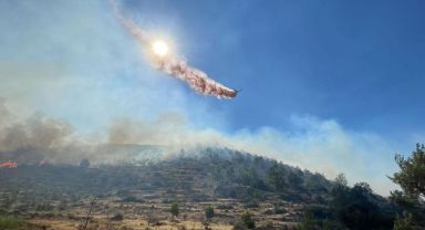 Mersin'de Çıkan Orman Yangınına Müdahale Ediliyor
