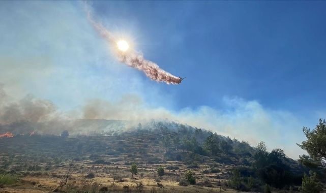 Mersin'de Çıkan Orman Yangınına Müdahale Ediliyor