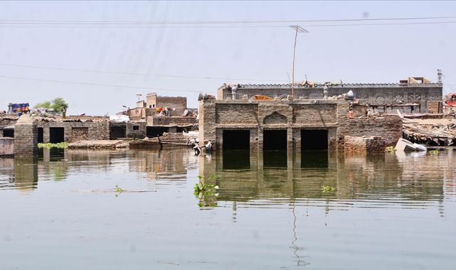 Pakistan'ın Sindh Eyaletinde Okulların Yüzde 40'ı Sel Sonucu Yıkıldı