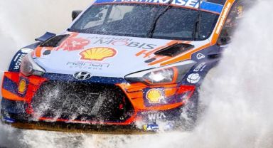 Japonya Rallisi'nde Zafer Neuville'in