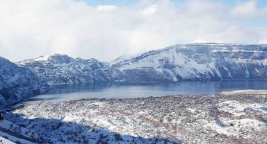 Nemrut Krater Gölü Karla Kaplandı