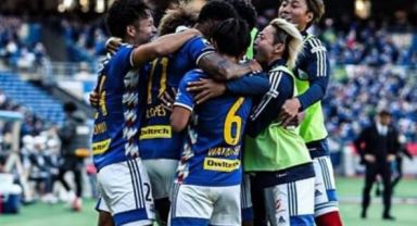 Yokohama F. Marinos Şampiyon
