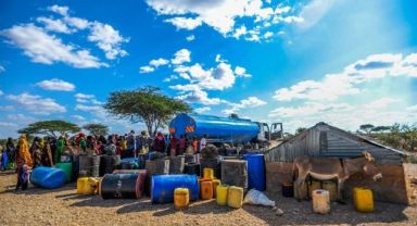 Kuraklığın Vurduğu Mandera’da Kuyular Su Tankerleriyle Dolduruluyor