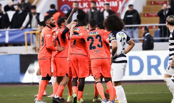 Başakşehir Uzatmalarda Güldü