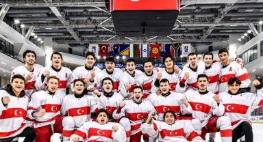 Buz hokeyinde Genç Milliler Yarı Finalde