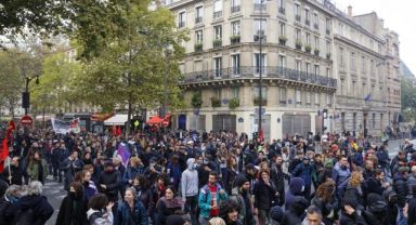 Fransa'da Emeklilik Reformu Protesto Ediliyor